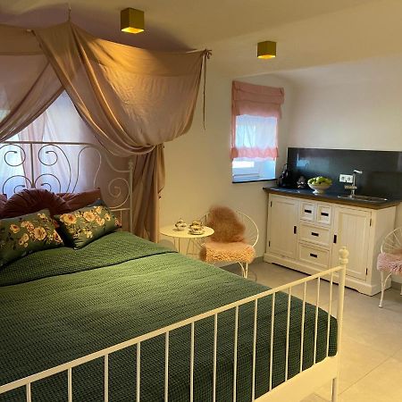 Luxus Ferienwohnung Mit Whirlpool Runkel Екстериор снимка